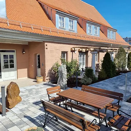 2 Mit Terrasse Apartment *