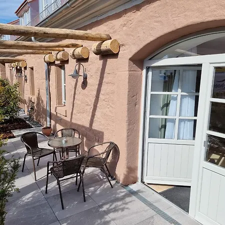 2 Mit Terrasse *