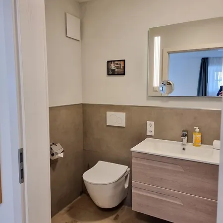 2 Mit Terrasse Apartment *