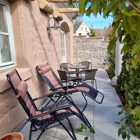 2 Mit Terrasse Apartment *